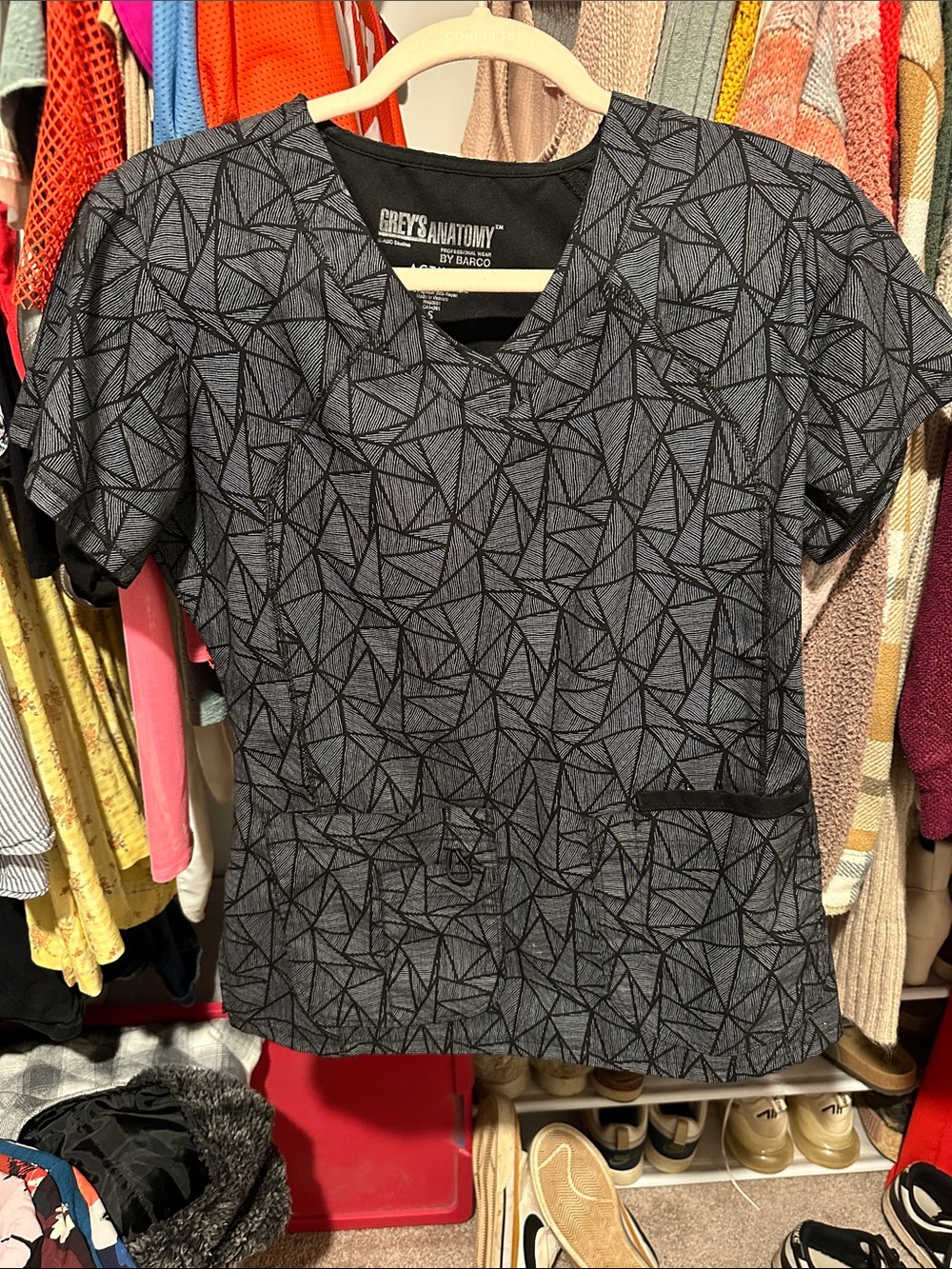 Grey's Anatomy Girls Geometric Print Scrub Top - Charcoal Gray